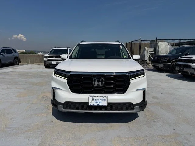 Used 2023 White Honda Touring image 2