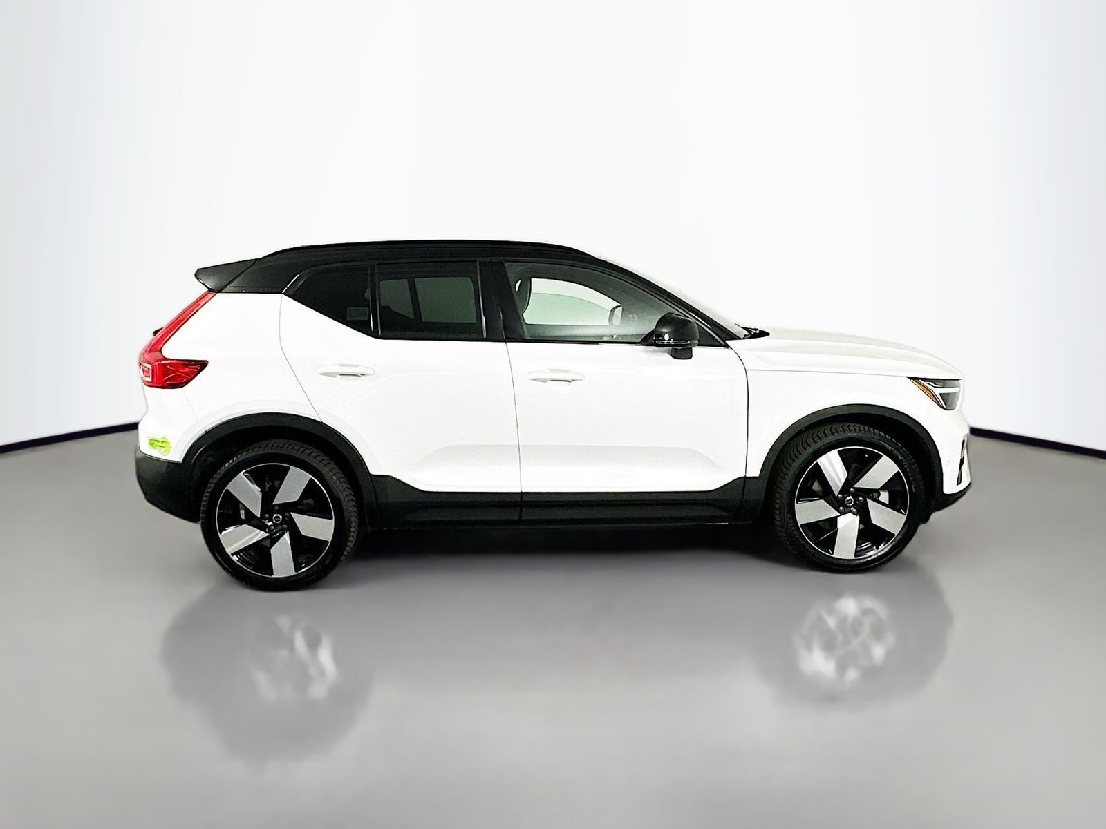 Used 2023 Crystal White Volvo Ultimate image 8