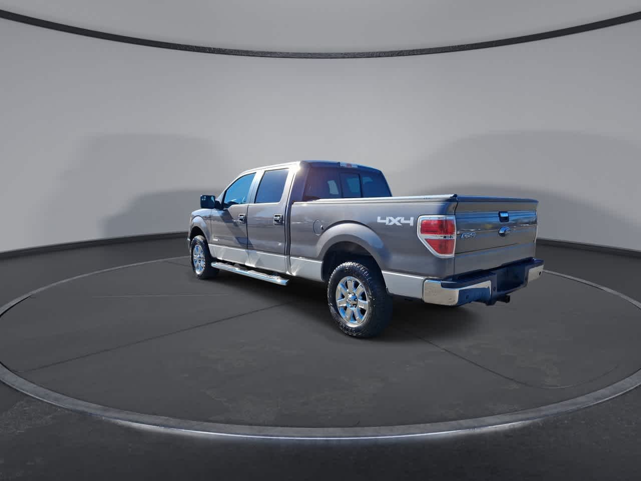 Used 2014 Sterling Gray Metallic/Ingot Silver Metallic Ford XLT image 6