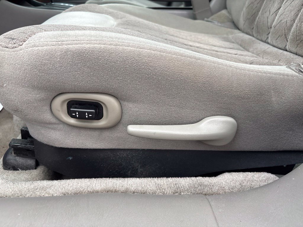 Used 2003 Silver Chevrolet LS image 16