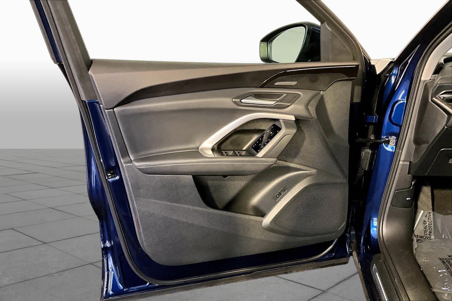 Used 2025 Navarra Blue Metallic Audi Premium Plus image 21
