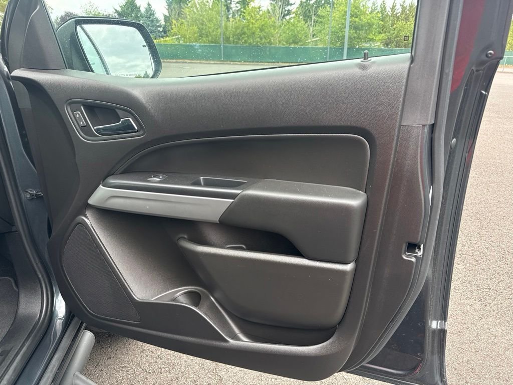 Used 2018 Graphite Metallic Chevrolet LT image 22