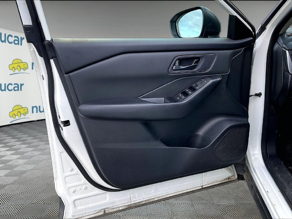 Used 2024 Glacier White Nissan S image 9