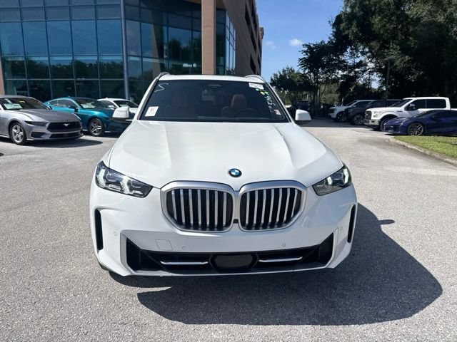 Used 2025 Alpine White BMW sDrive40i image 9