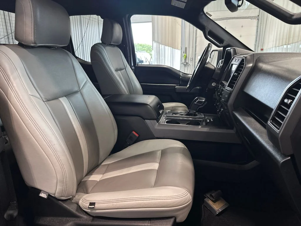 Used 2018 Silver Ford XLT image 33