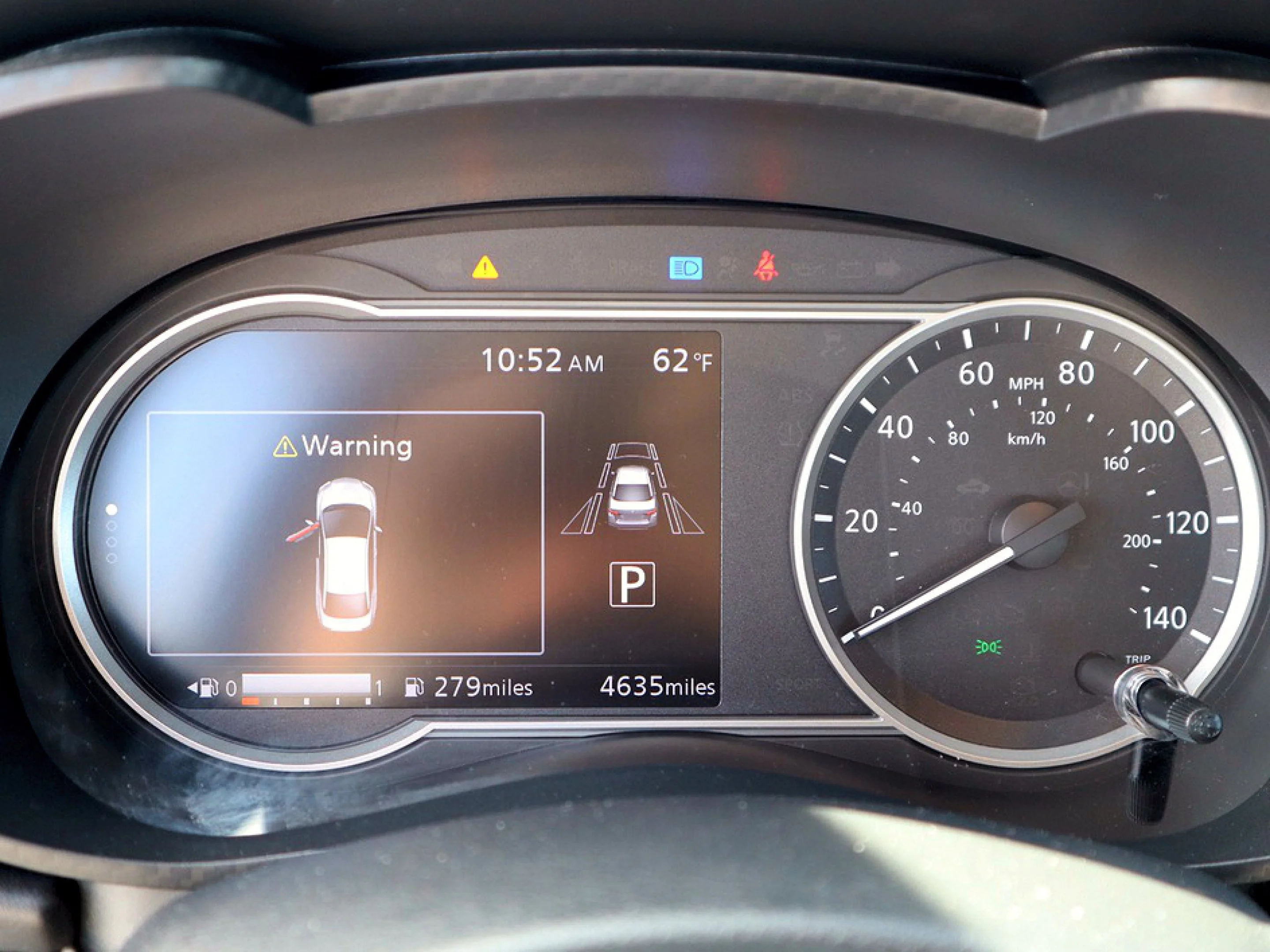 2025 Nissan Versa Sedan SR - Photo 13