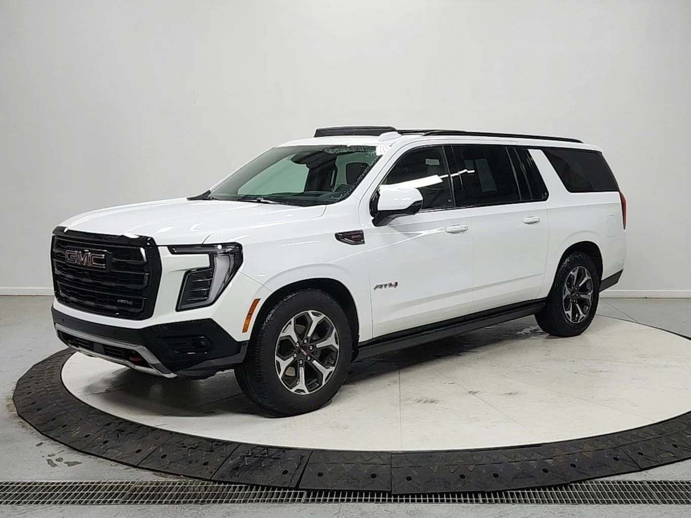 Used 2025 Summit White GMC AT4 Ultimate image 3