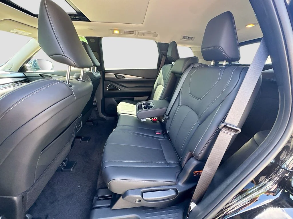 New 2027 MINERAL BLACK INFINITI Luxe FWD image 26
