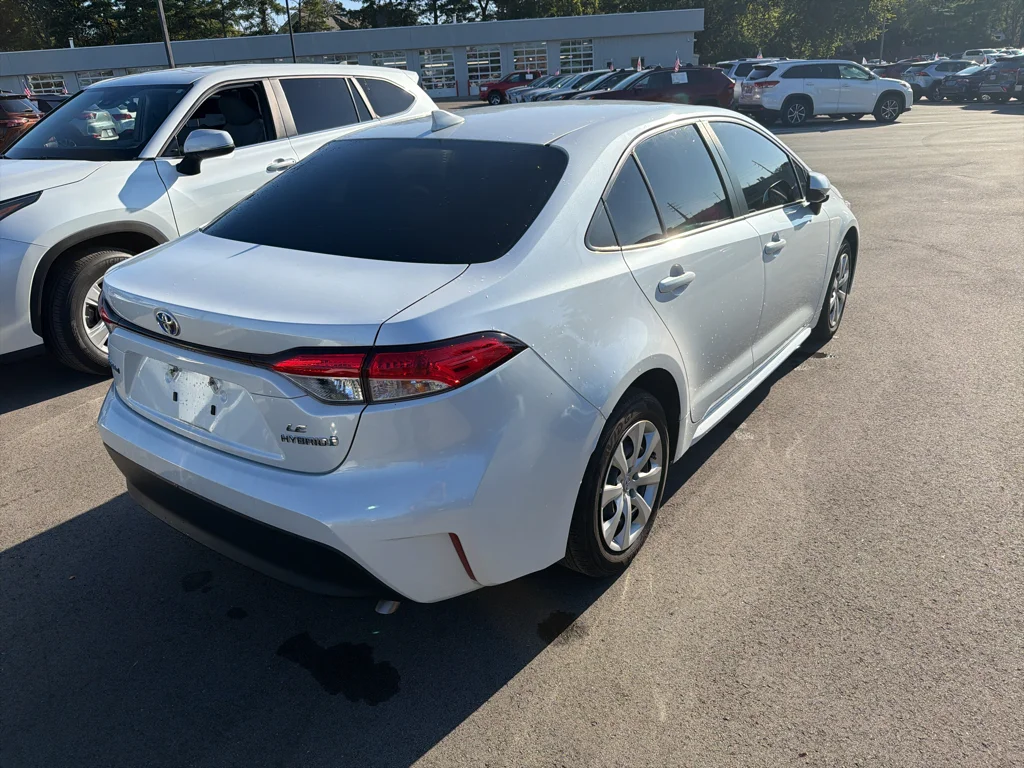 Used 2024 Wind Chill Pearl Toyota Hybrid LE image 4