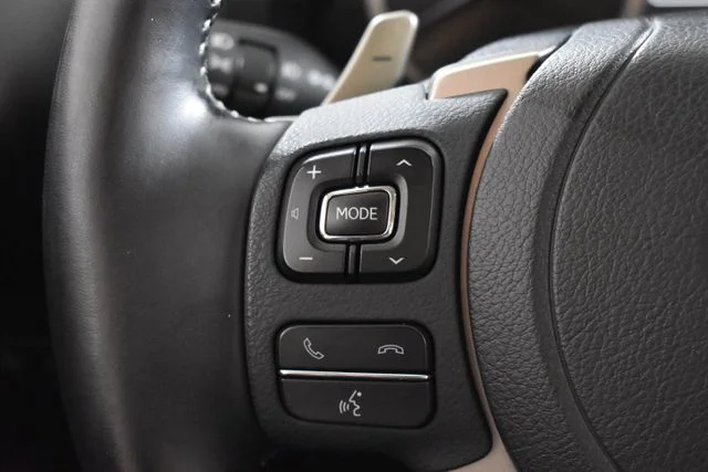 Used 2021 White Lexus 300h image 25