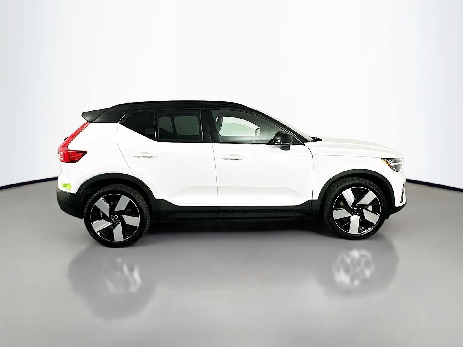 Used 2023 Crystal White Volvo Ultimate image 8