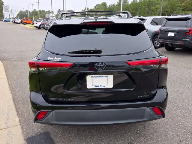 Used 2022 Black Toyota LE image 12