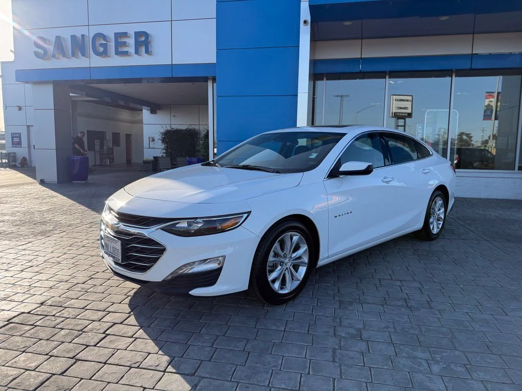 Used 2024 Summit White Chevrolet 1LT image 3