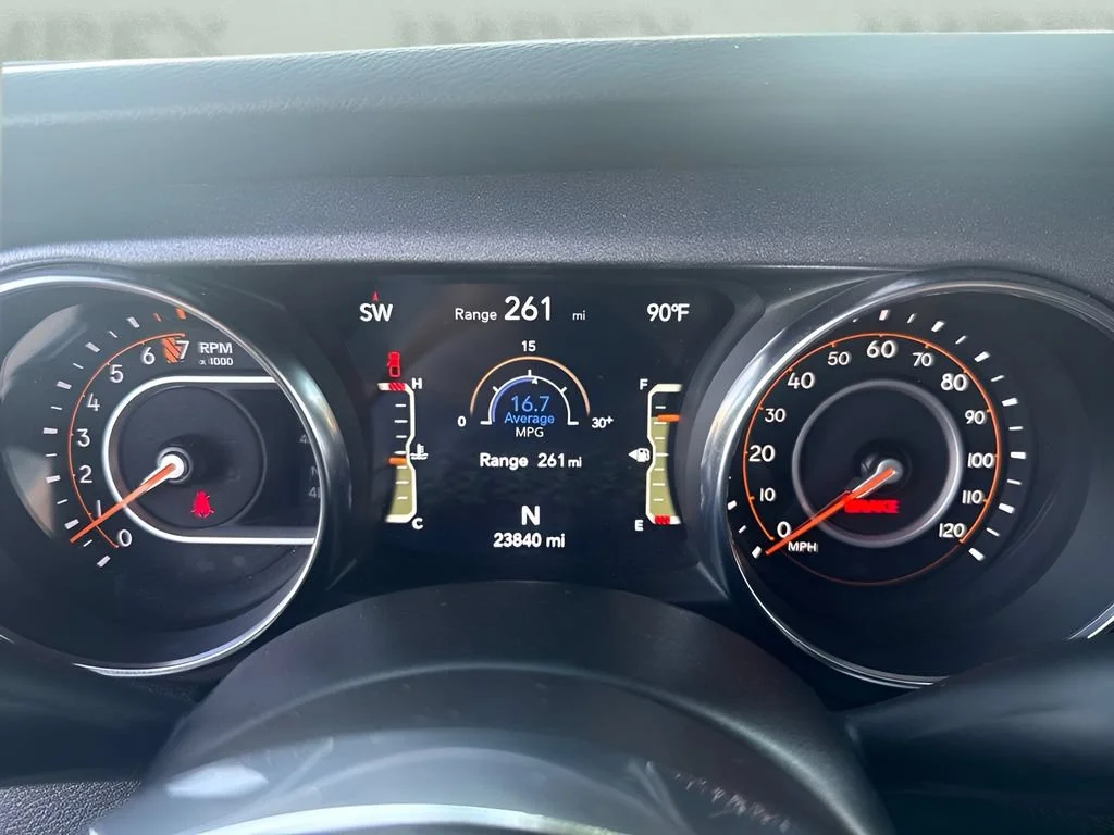 Used 2023  Jeep Mojave image 22