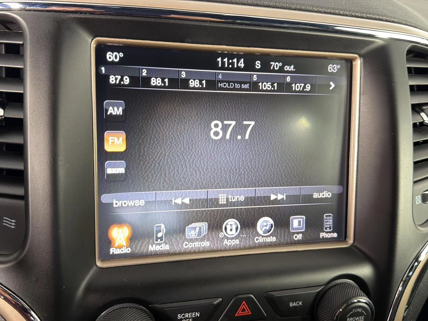 Used 2017 Bright White Clearcoat Jeep Limited image 29