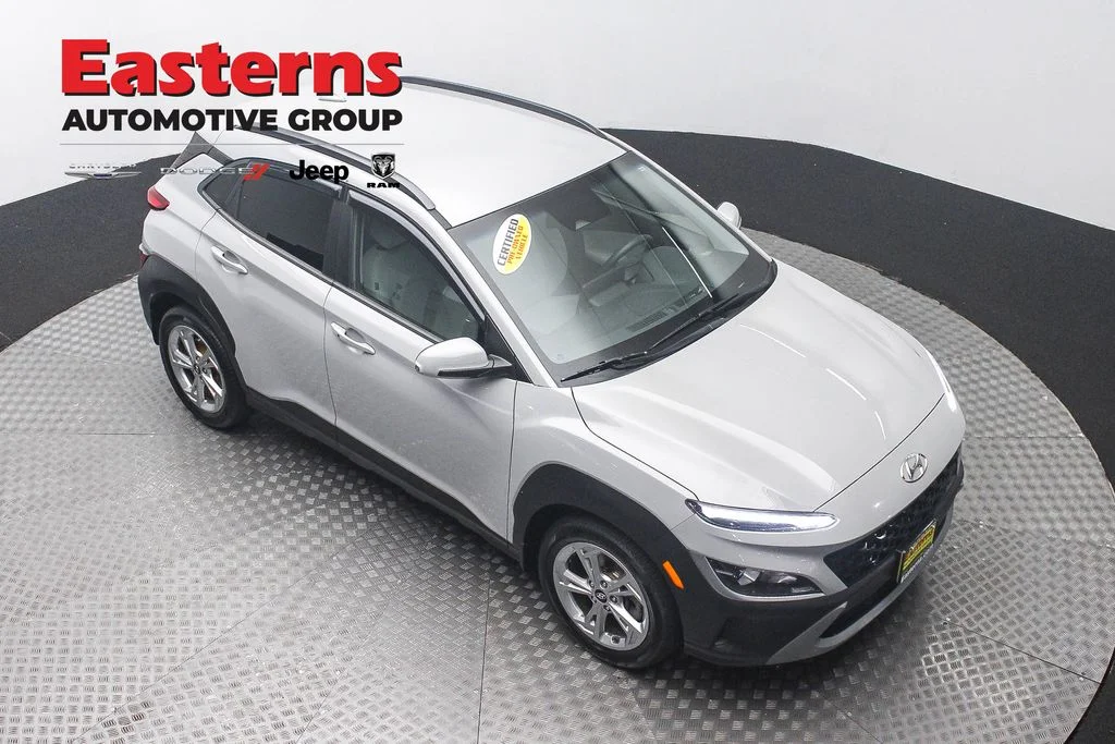Used 2022 Silver Hyundai SEL image 3