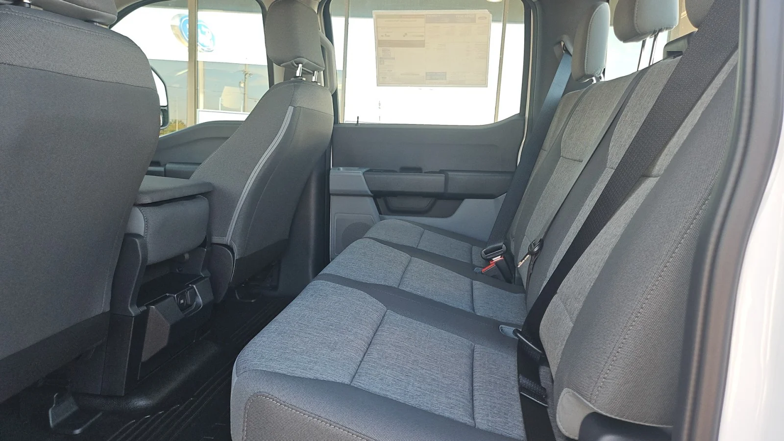New 2027 Oxford White Ford XL 2WD image 12