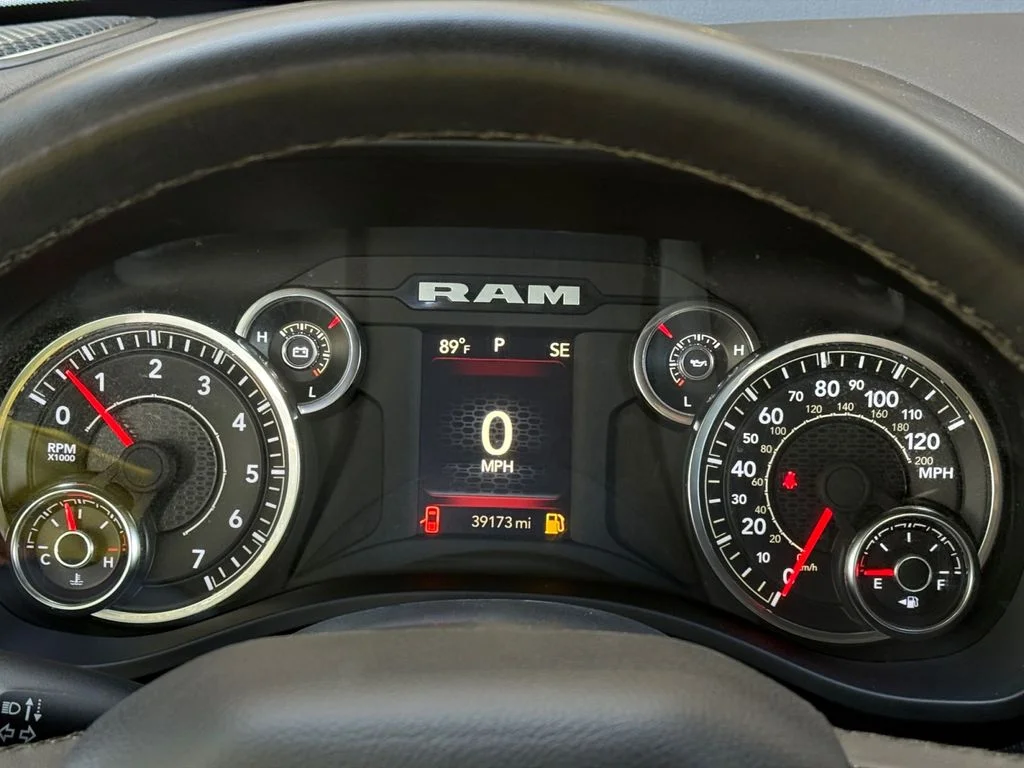 Used 2025 White Ram Big Horn/Lone Star image 14