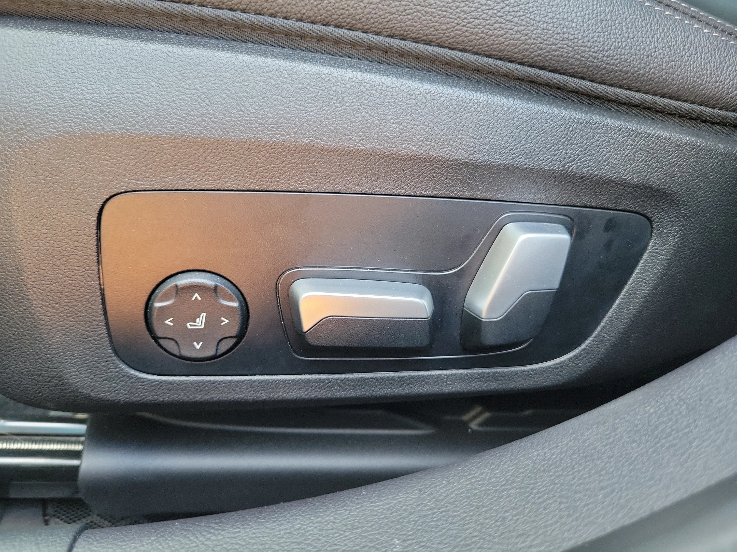 Used 2024 White Metallic BMW 330i image 19
