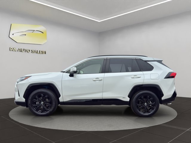 2022 Toyota RAV4 Hybrid SE photo 2