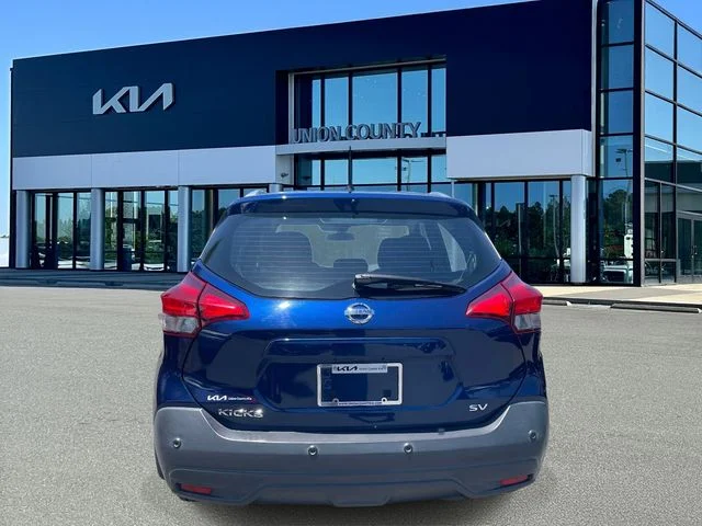 Used 2020 Blue Nissan SV image 5