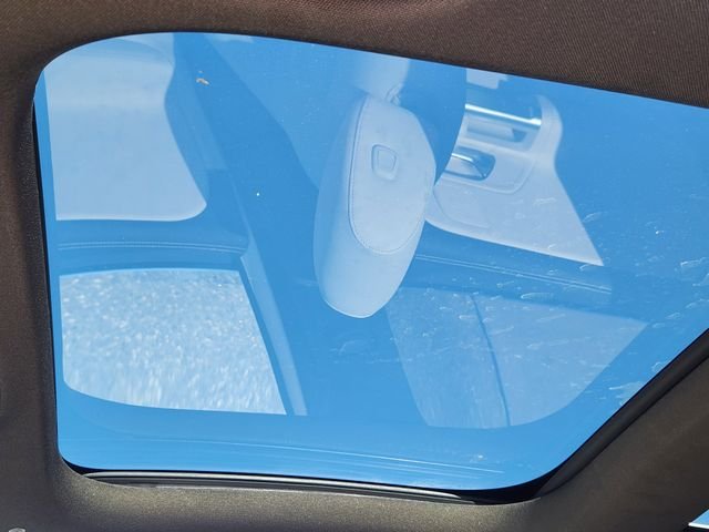 New 2026 Polar White Mercedes-Benz GLB 250 image 21