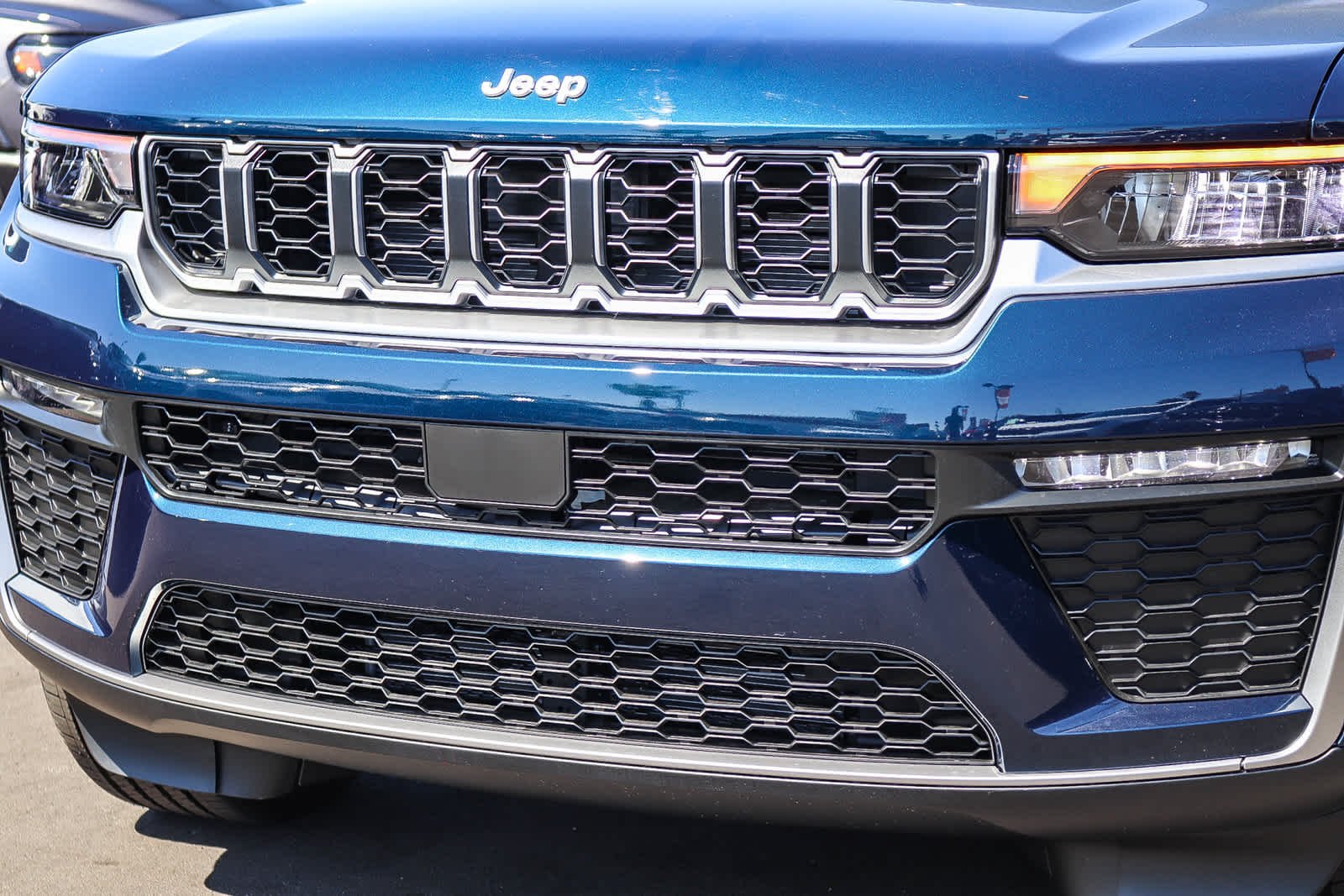 New 2027 Fathom Blue Pearl-Coat Paint Jeep Limited image 9