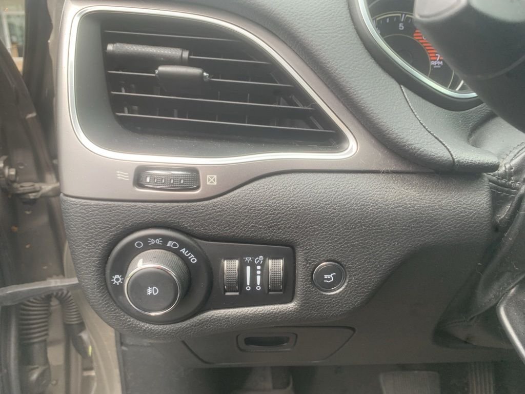 Used 2020 Light Brownstone Pearlcoat Jeep Latitude Plus image 17