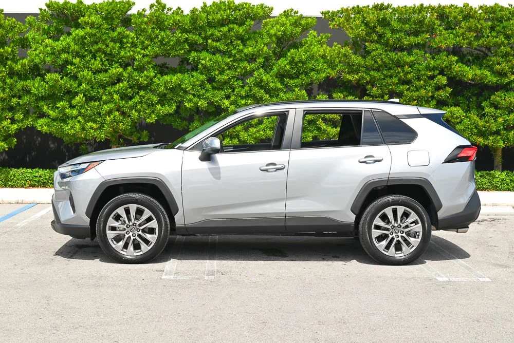 Used 2025 Silver Toyota XLE Premium image 6