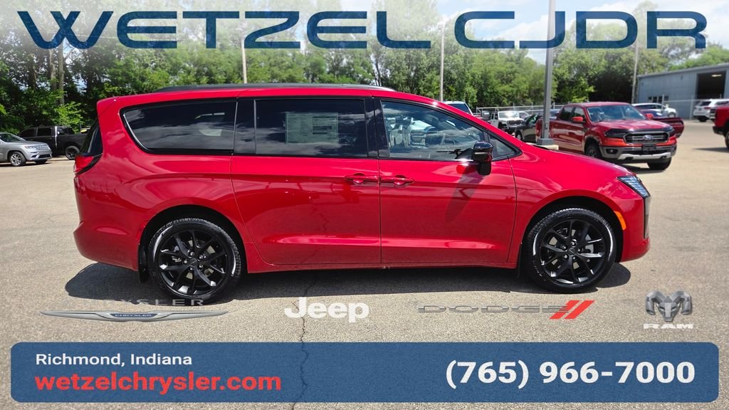 New 2027 Red Hot Pearl-Coat Exterior Paint Chrysler Limited image 8