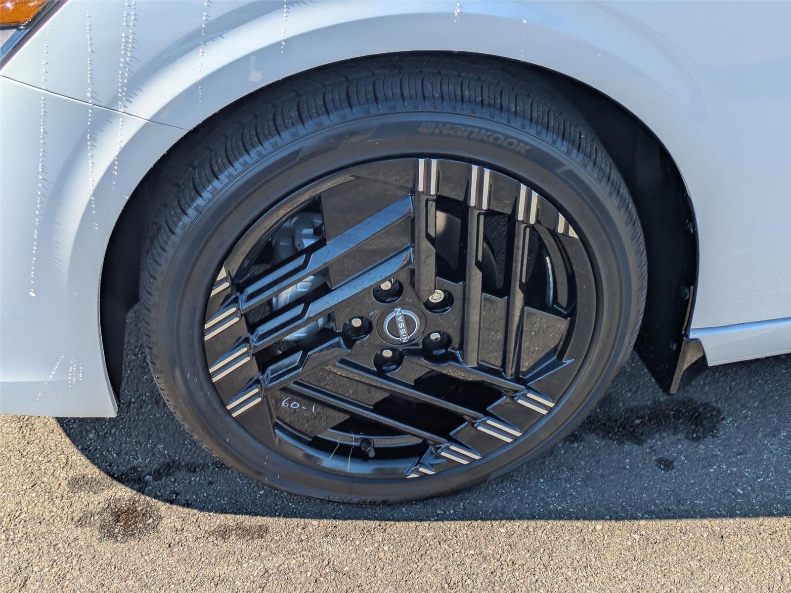 New 2026 Aspen White TriCoat / Super Black Two-tone Nissan SR image 10