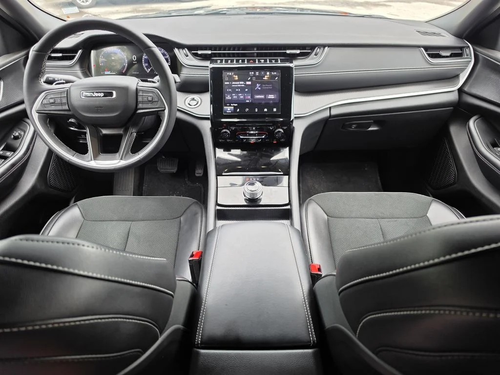 Used 2025 Diamond Black Jeep Altitude X image 12