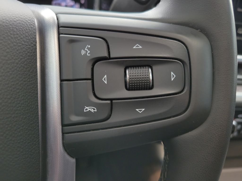 Used 2025 White GMC SLT image 26