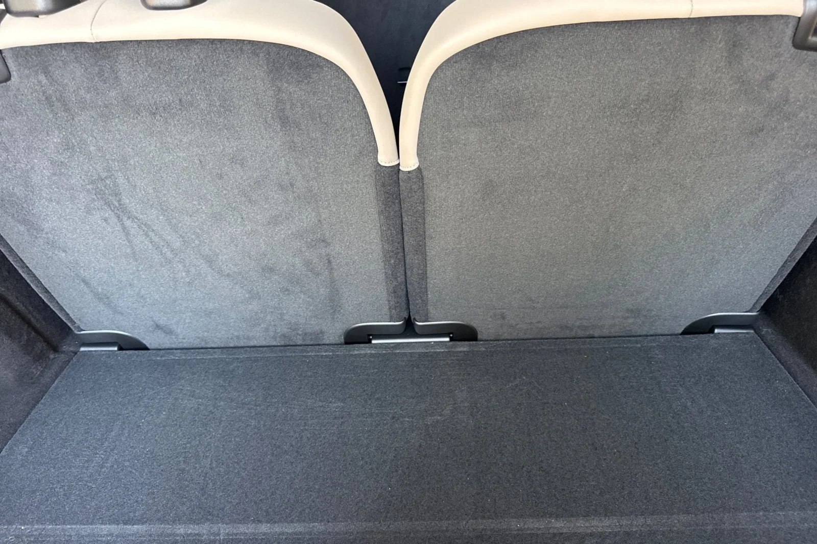 New 2026 Onyx Black Volvo T8 Plus 7-Seater image 18