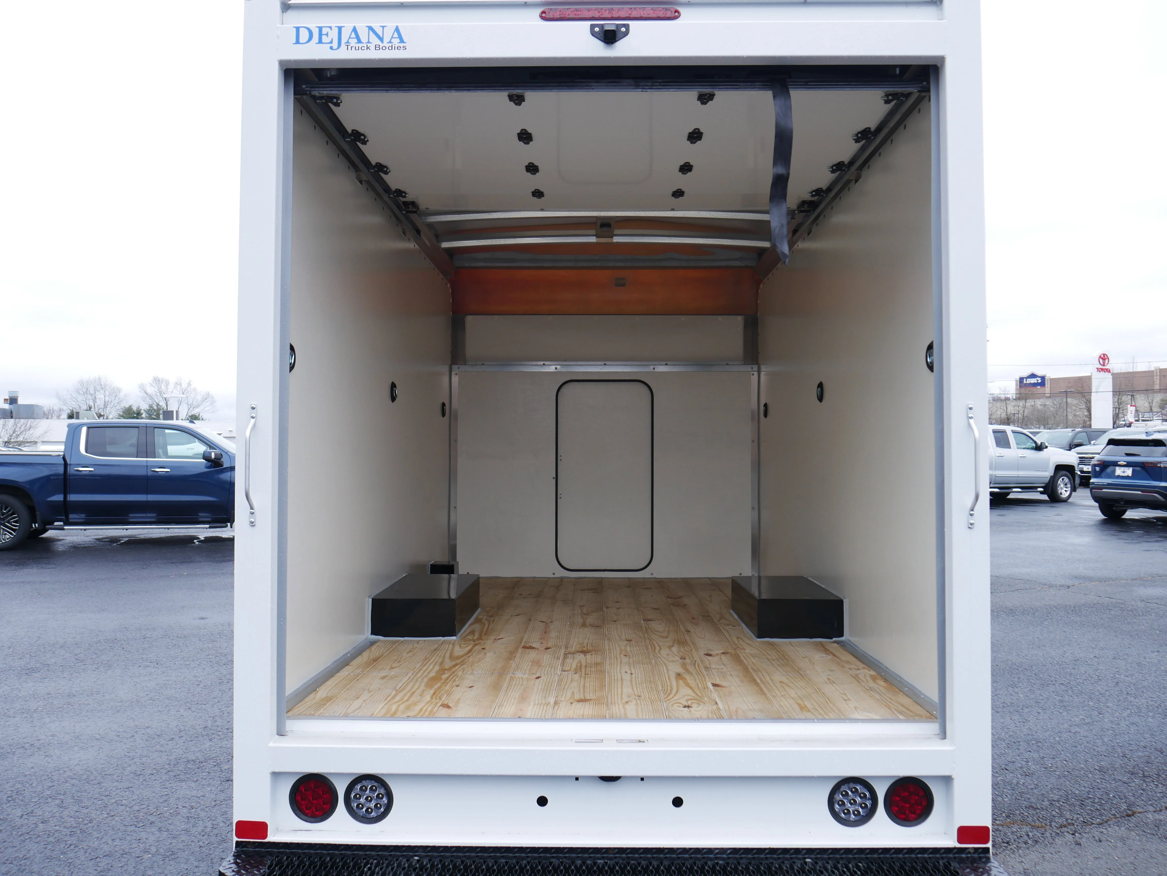 New 2025 Summit White Chevrolet 1WT image 16
