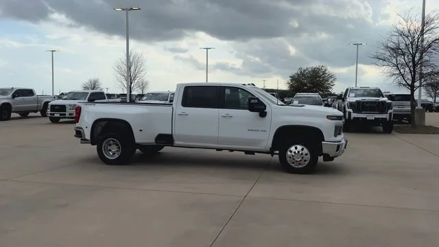 New 2026 Summit White Chevrolet LT DRW image 2