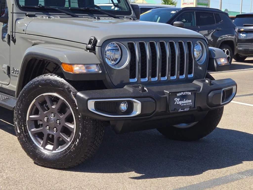 Used 2022 Gray Jeep Overland image 2