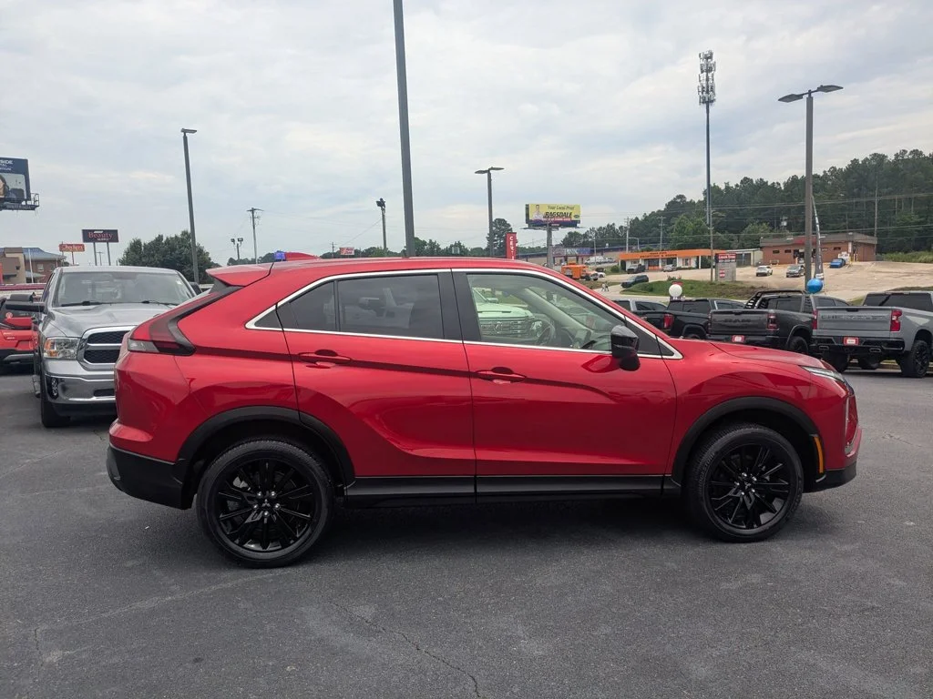 Used 2024  Mitsubishi LE image 4