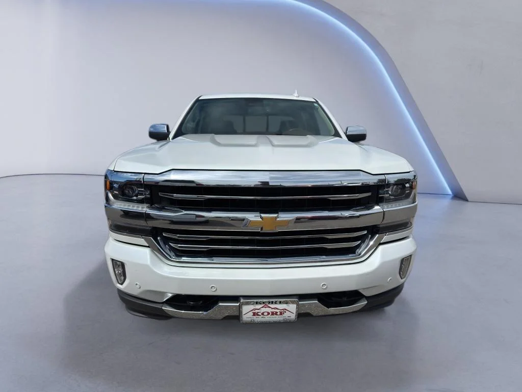 Used 2017 Iridescent Pearl Tricoat Chevrolet High Country image 3