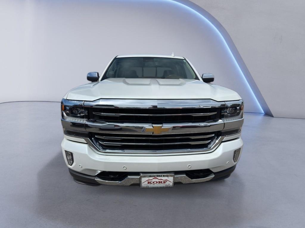 Used 2017 Iridescent Pearl Tricoat Chevrolet High Country image 3