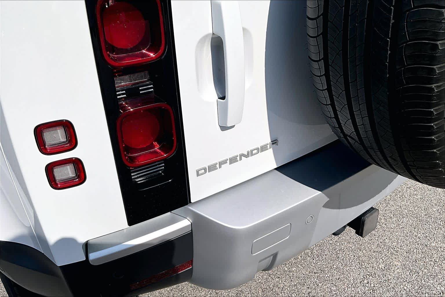 Used 2023 Fuji White Land Rover S image 32
