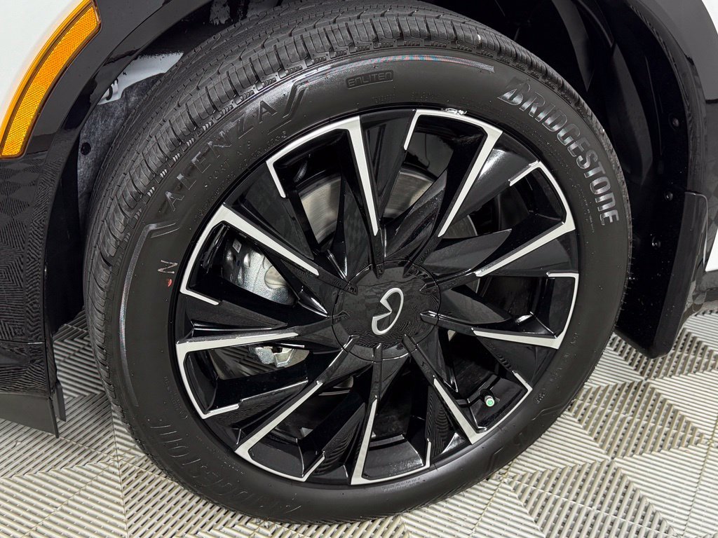 New 2027 2T RAD WHT INFINITI Autograph AWD image 5