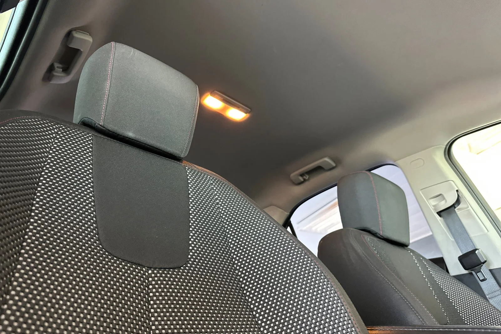 Used 2016 Summit White Chevrolet LS image 17