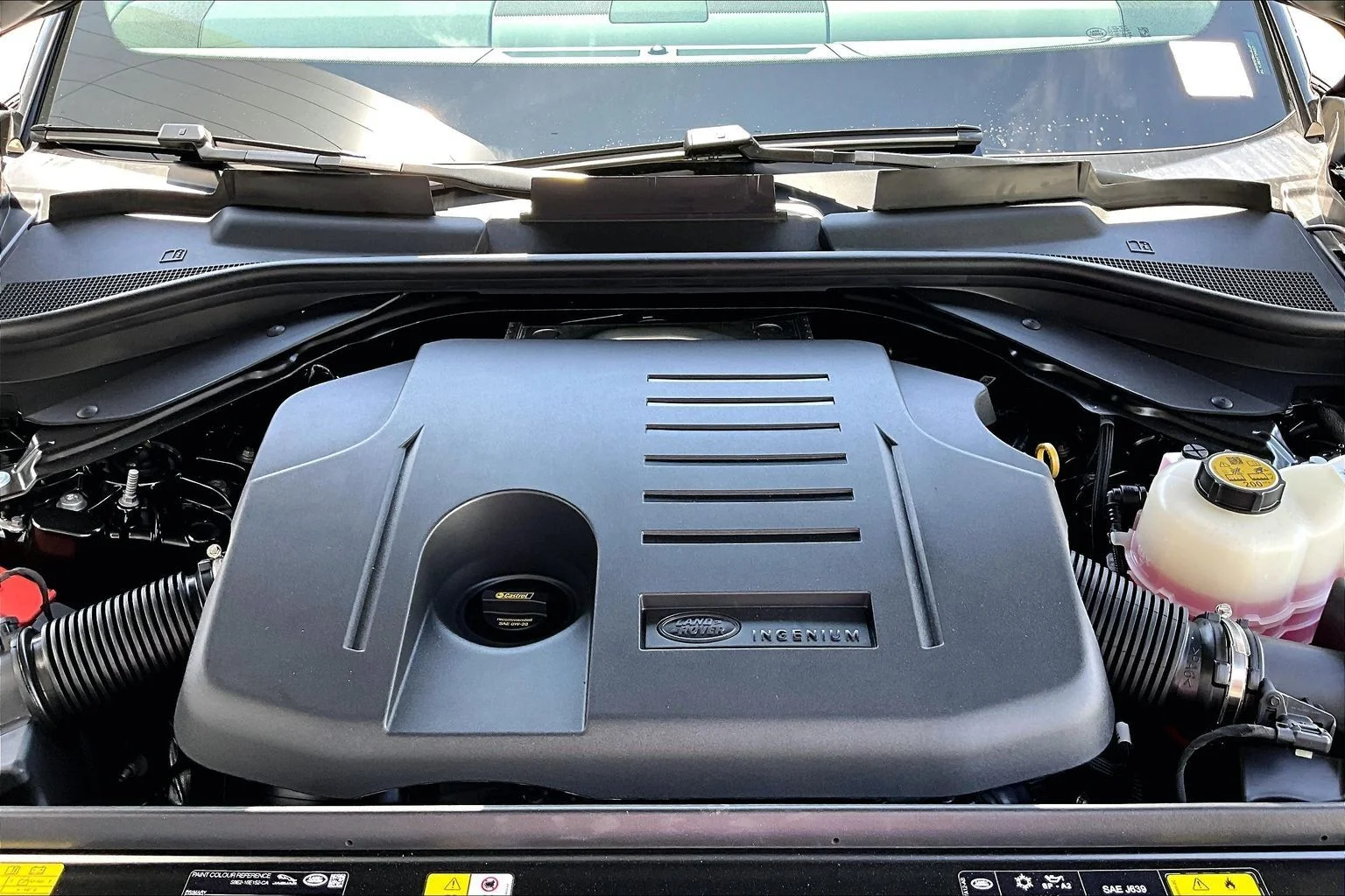 New 2026 Santorini Black Land Rover Dynamic SE image 11