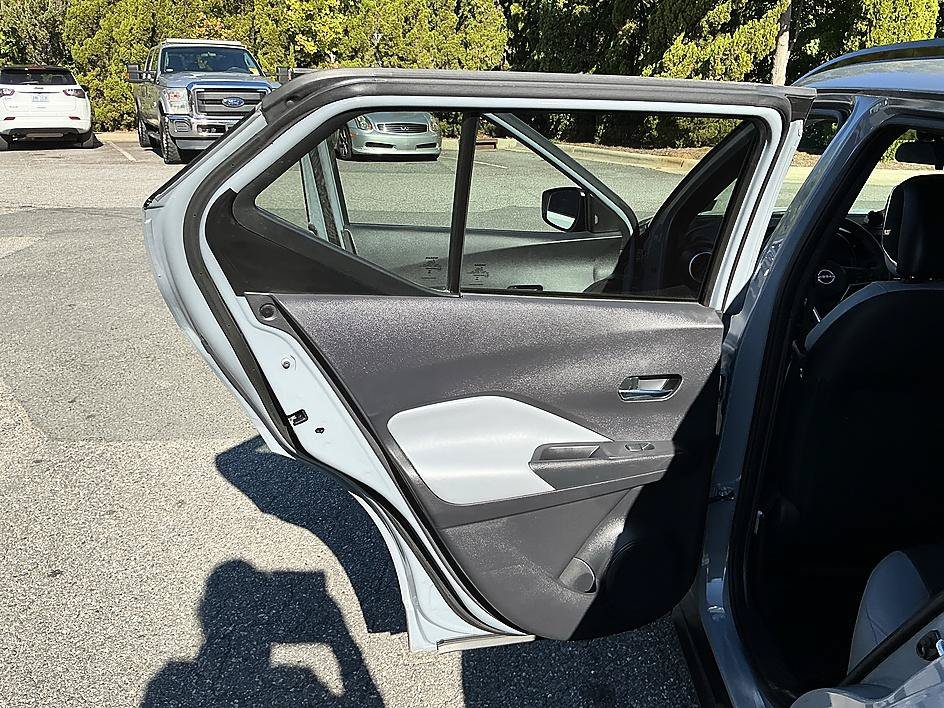 Used 2024 Boulder Gray Pearl Nissan SR image 23