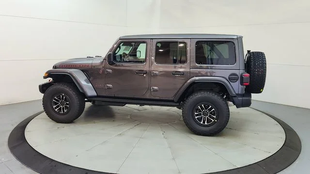 New 2026 Granite Crystal Metallic Clear-Coat Exterior Paint Jeep Rubicon X image 6