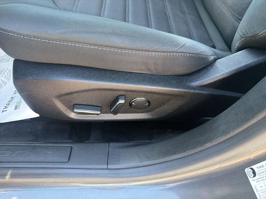 Used 2019 Gray Ford SE image 23