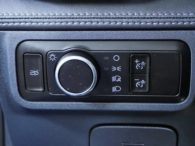 Certified Used 2025  Ford GT Premium image 22