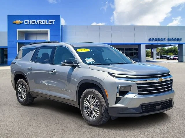2025 Chevrolet Traverse FWD LT's photo