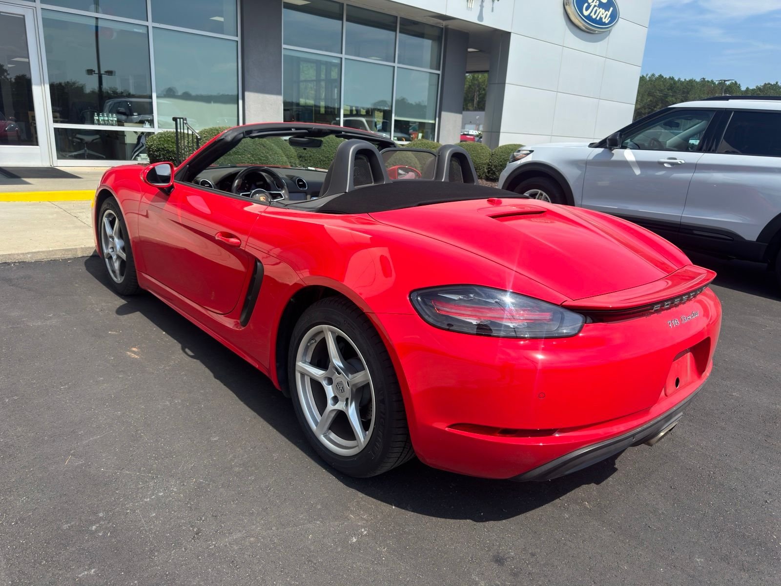 Used 2019  Porsche Base image 7